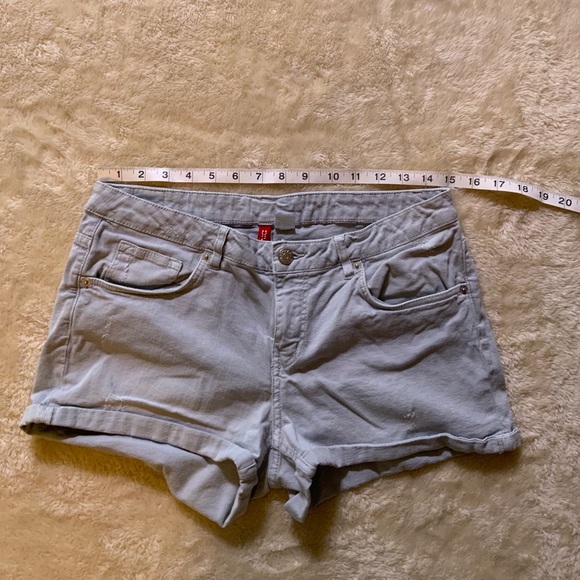 H&M Shorts - Picture 3 of 6